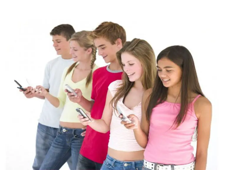 Best 5 Cell Phone Plans For Kids and Younger