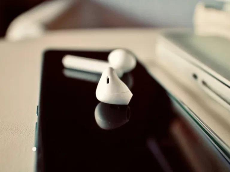 How To Find Lost AirPods That Are Offline : 2022 (Explained)