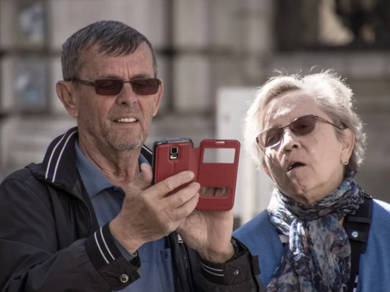 7 Best Ting Phones For Seniors in 2022 (Full Review)
